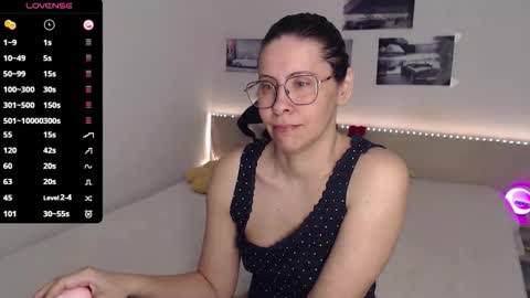 Julie online show from April 16, 4:02 am