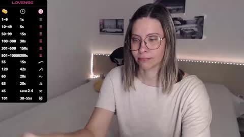 Julie online show from October 19, 4:25 am