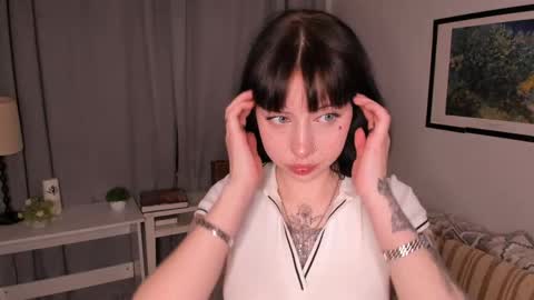 Annie online show from May 31, 6:53 pm