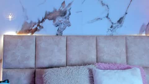 kaarol01 online show from April 18, 2:47 am