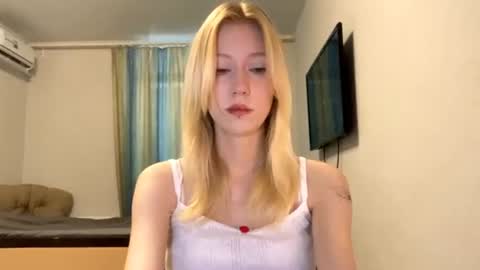 Mia 1st day here online show from July 21, 9:43 am