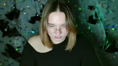 Snapshot of kaitlin_kk chatting on October 3, 5:18 pm Kaitlin online show from October 3, 5:18 pm