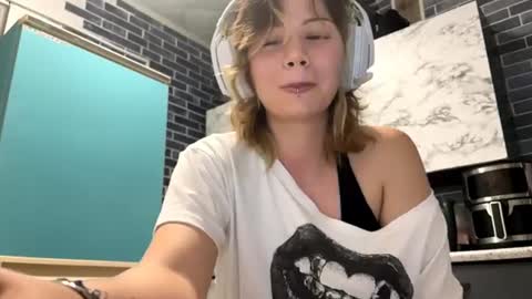 I am Lee ntmu Lets hit 10 Thumbs Up together online show from June 22, 6:27 pm
