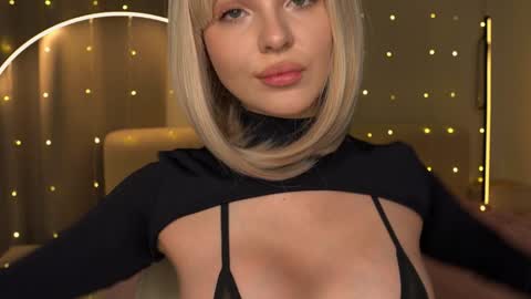 Snapshot of kalisa_pearl chatting on December 6, 7:44 pm Please call me Kalisa online show from December 6, 7:44 pm