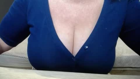 KamaliaSim online show from November 11, 9:23 pm