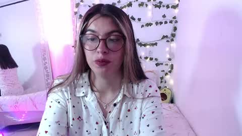Snapshot of kamilew chatting on October 10, 6:13 pm kamilew online show from October 10, 6:13 pm