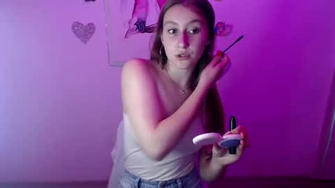 Snapshot of kamilla_love_ chatting on September 13, 2:03 pm kamilla_love_ online show from September 13, 2:03 pm