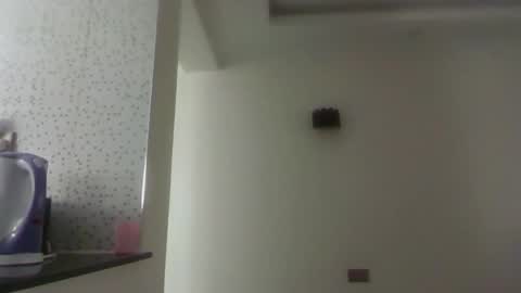 kandy_springs online show from May 19, 8:43 am
