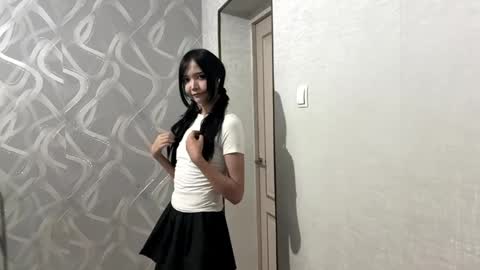 Lily online show from June 2, 9:32 am
