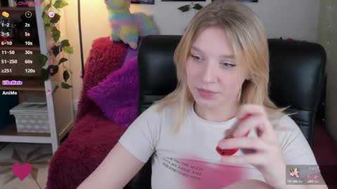 Snapshot of karambamoon chatting on February 28, 9:01 pm Lera online show from February 28, 9:01 pm