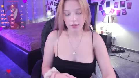 Snapshot of karambamoon chatting on October 5, 10:04 pm Lera online show from October 5, 10:04 pm