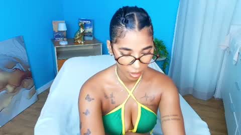 Karen online show from July 28, 7:26 pm