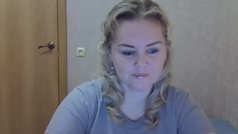 karennelsonx online show from November 25, 12:29 pm