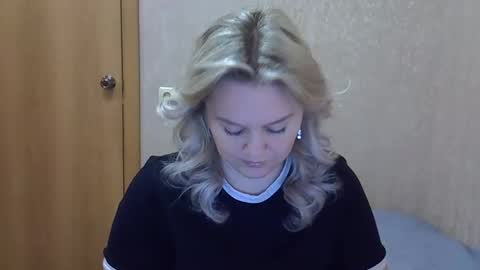 karennelsonx online show from January 17, 1:51 pm