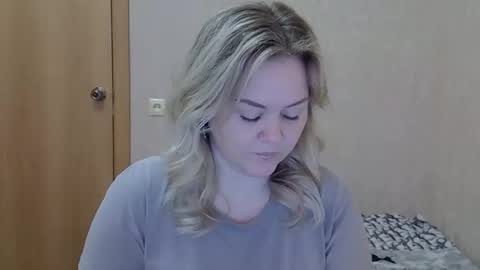 karennelsonx online show from April 21, 7:59 am