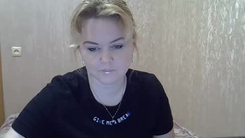 Snapshot of karennelsonx chatting on January 18, 1:29 pm karennelsonx online show from January 18, 1:29 pm