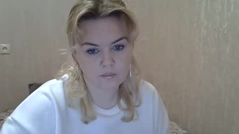 Snapshot of karennelsonx chatting on February 9, 2:18 pm karennelsonx online show from February 9, 2:18 pm