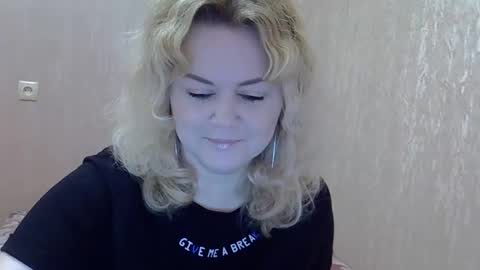 Snapshot of karennelsonx chatting on February 21, 2:06 pm karennelsonx online show from February 21, 2:06 pm