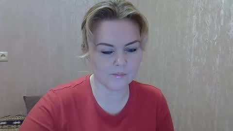 Snapshot of karennelsonx chatting on February 12, 12:22 pm karennelsonx online show from February 12, 12:22 pm
