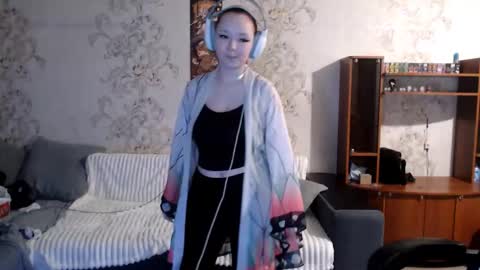 Snapshot of karicynthia chatting on September 15, 4:36 pm Lisa Backler online show from September 15, 4:36 pm