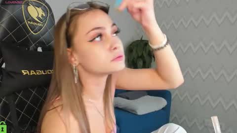 karina_broks online show from December 3, 9:44 am