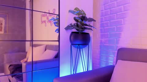 Snapshot of karina_gomez_18 chatting on February 3, 1:52 am Kari online show from February 3, 1:52 am