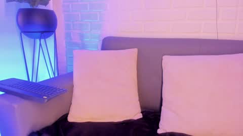 Snapshot of karina_gomez_18 chatting on January 9, 3:36 am Kari online show from January 9, 3:36 am
