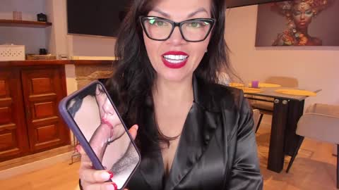 Carla Connor online show from January 8, 3:50 pm