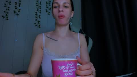karla_lim online show from May 17, 10:36 am