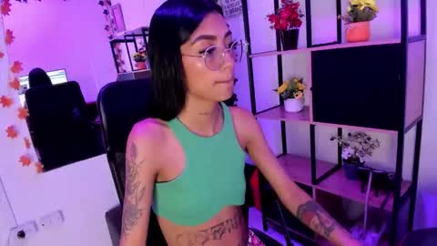 karlaslutskinny__ online show from February 18, 9:58 pm