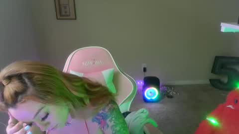 karmathevixen0304 online show from June 9, 5:45 pm