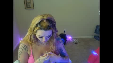 karmathevixen0304 online show from June 7, 6:48 pm