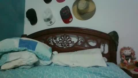 Snapshot of karol_gill chatting on December 8, 12:51 am Karol online show from December 8, 12:51 am
