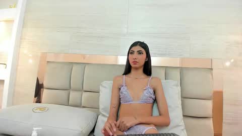 Snapshot of karol_lewiss chatting on October 6, 12:00 pm KAROL LEWIS online show from October 6, 12:00 pm
