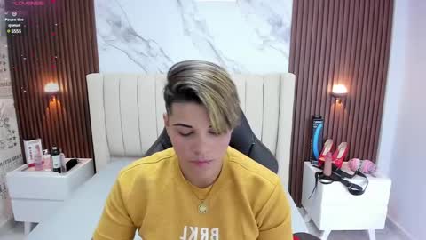 Karoll online show from February 19, 2:44 am