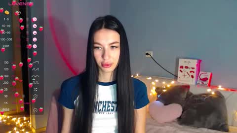 Snapshot of karolina_hottie_ chatting on October 20, 1:52 am Kira online show from October 20, 1:52 am
