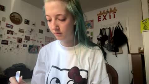 Karoline here online show from July 25, 9:38 am