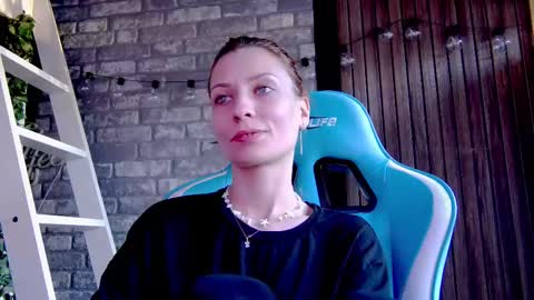 Snapshot of karoline121 chatting on March 3, 3:15 pm karoline121 online show from March 3, 3:15 pm