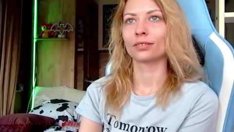 karoline121 online show from March 10, 5:00 am