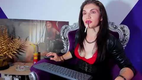 Miss K. online show from May 30, 4:15 pm