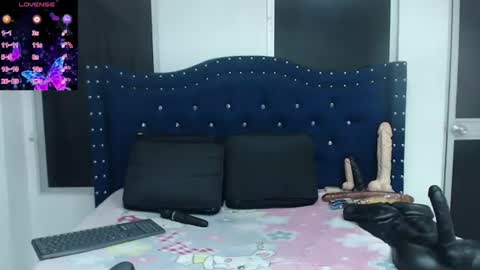 katalella_22 online show from June 18, 6:59 am