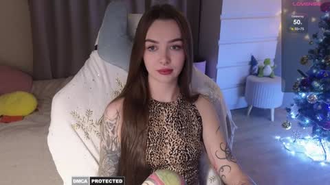 Snapshot of kateleoo chatting on December 20, 3:21 pm Im Kate online show from December 20, 3:21 pm