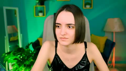 katewillows online show from April 6, 4:34 am