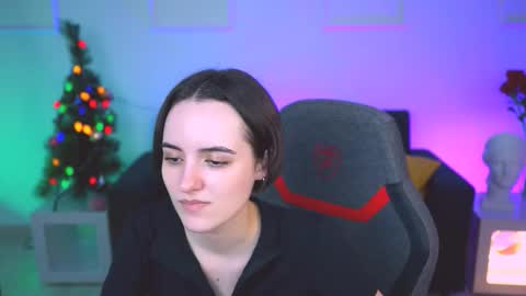 katewillows online show from December 20, 8:29 am