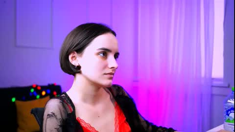 katewillows online show from February 20, 6:19 am