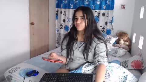 Snapshot of kathiie_ chatting on December 2, 11:00 am K A T H I E online show from December 2, 11:00 am
