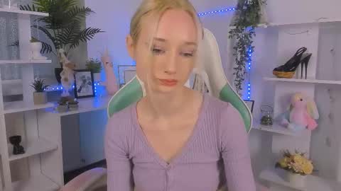 Snapshot of katia_kim chatting on October 12, 6:27 am Katia online show from October 12, 6:27 am