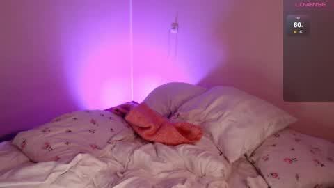 Snapshot of katie_deville chatting on September 29, 1:11 am Katie Deville online show from September 29, 1:11 am