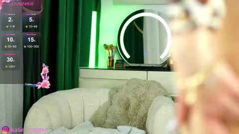 KatieCutieeXoo online show from May 21, 7:01 pm