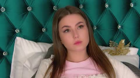 katiereeves online show from December 2, 5:04 pm